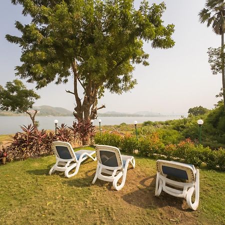 Riverview Tent Resort Kevadia エクステリア 写真