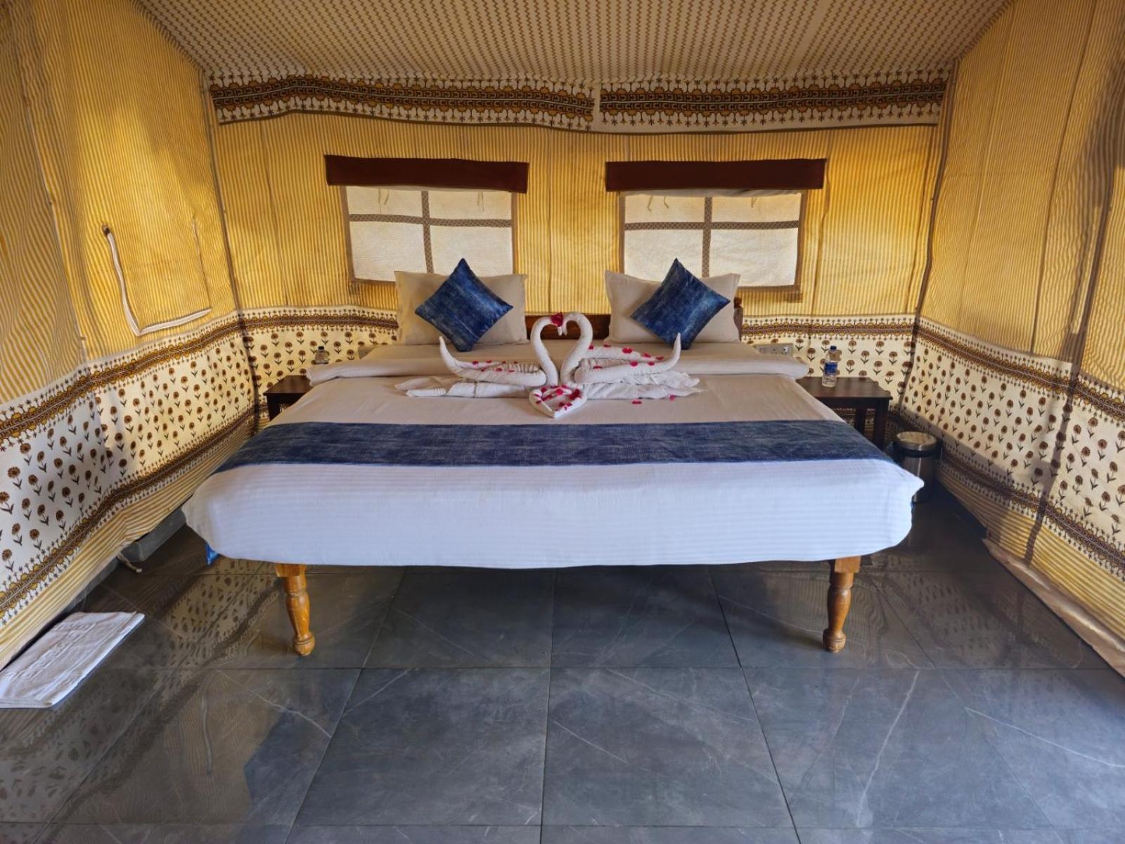Riverview Tent Resort Kevadia エクステリア 写真
