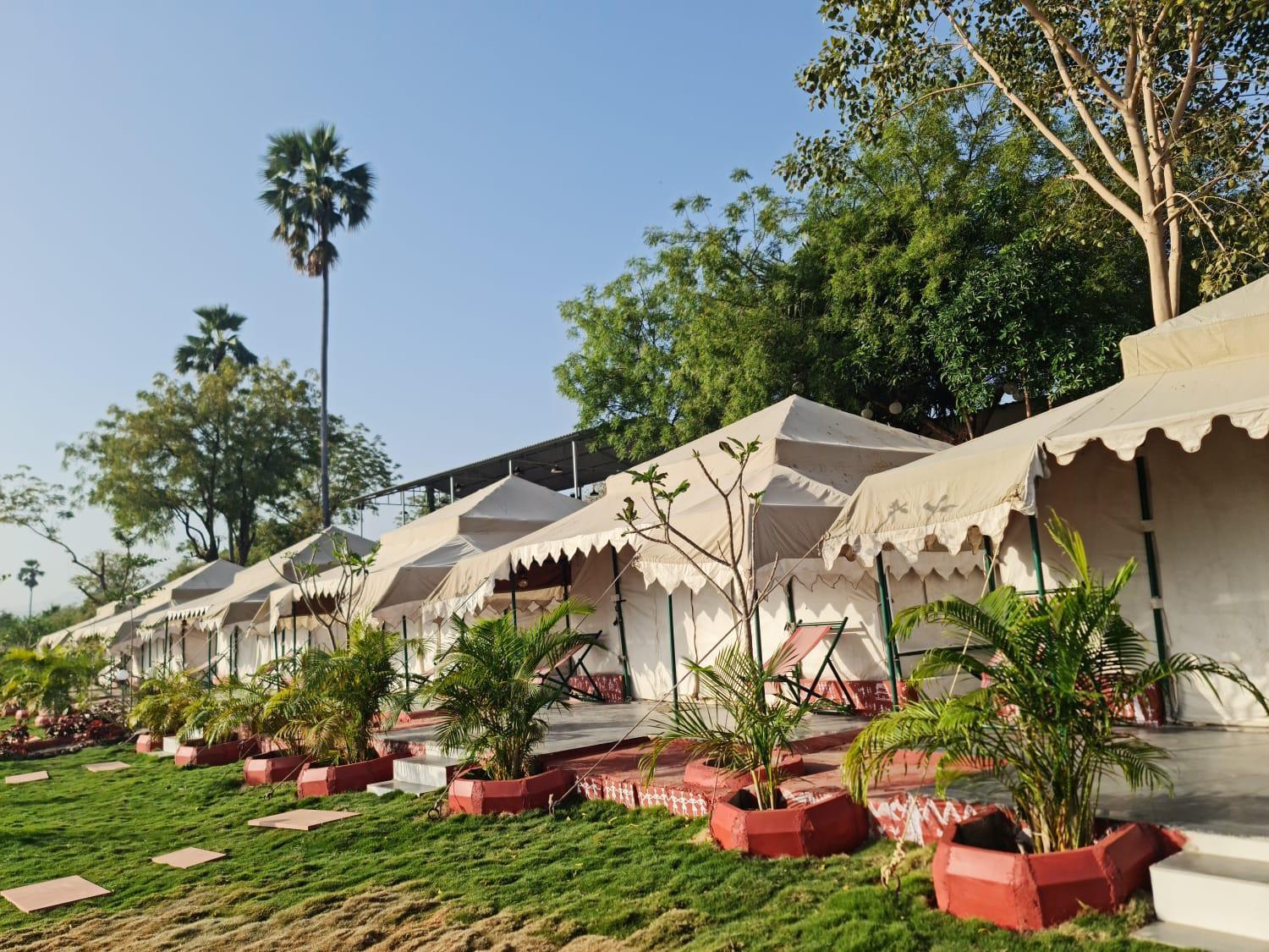 Riverview Tent Resort Kevadia エクステリア 写真
