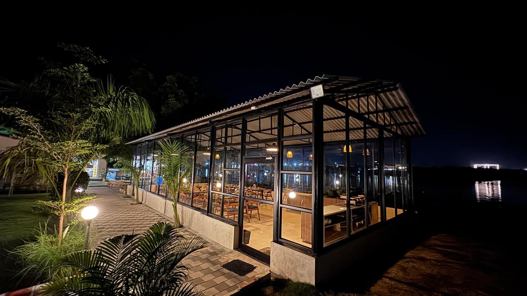 Riverview Tent Resort Kevadia エクステリア 写真