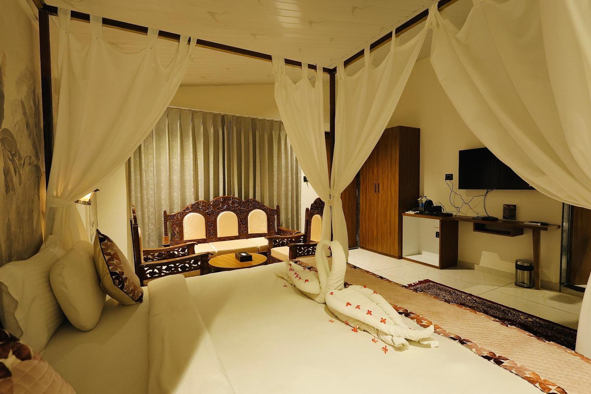 Riverview Tent Resort Kevadia エクステリア 写真