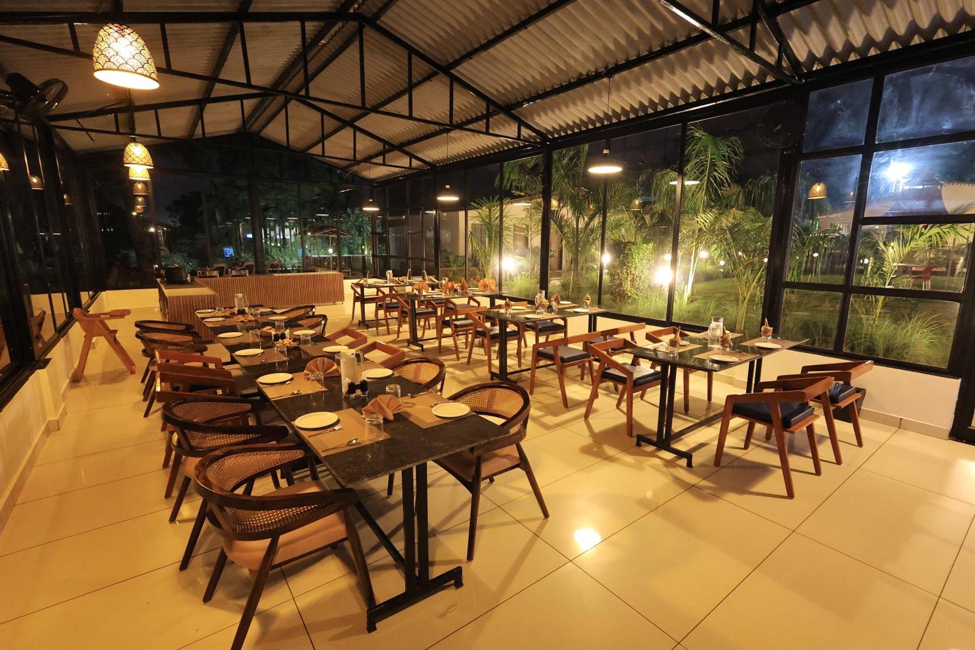 Riverview Tent Resort Kevadia エクステリア 写真