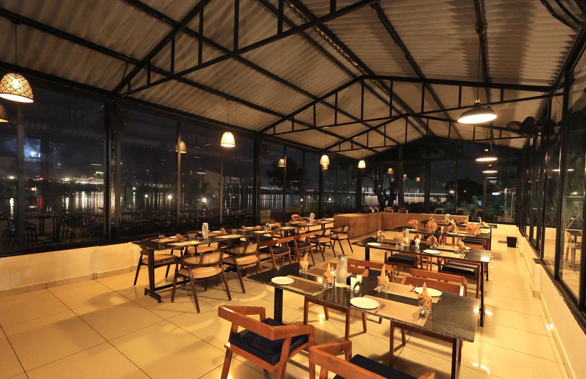 Riverview Tent Resort Kevadia エクステリア 写真