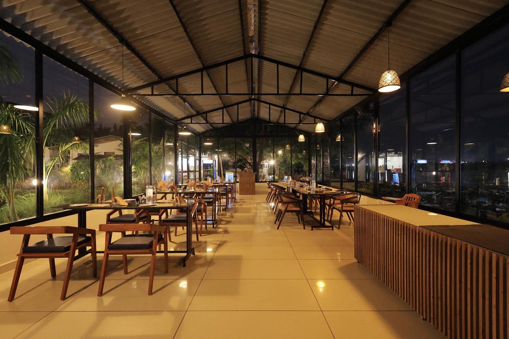 Riverview Tent Resort Kevadia エクステリア 写真