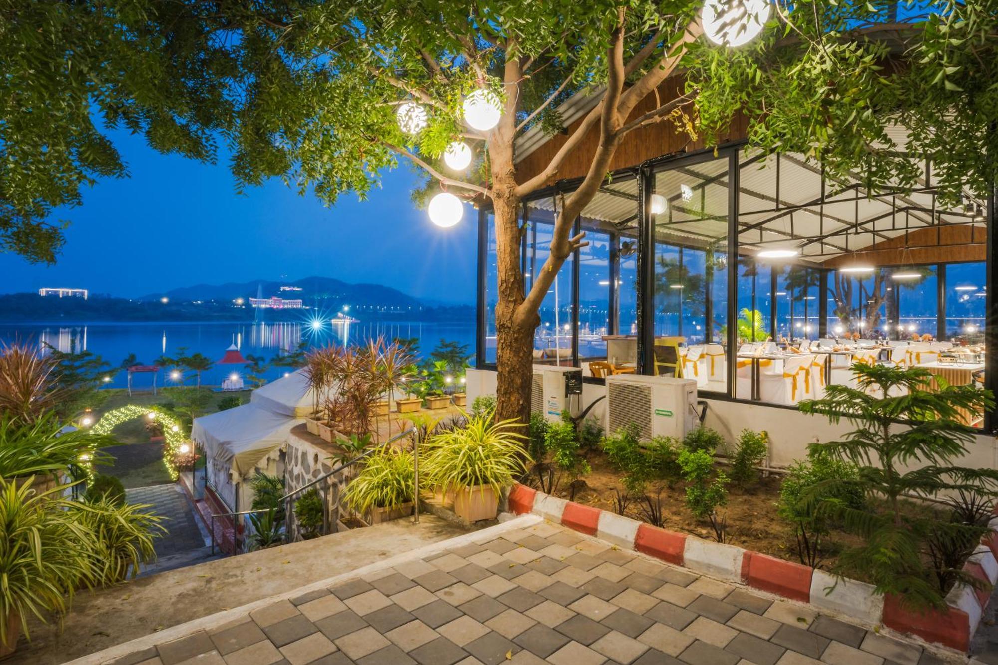 Riverview Tent Resort Kevadia エクステリア 写真