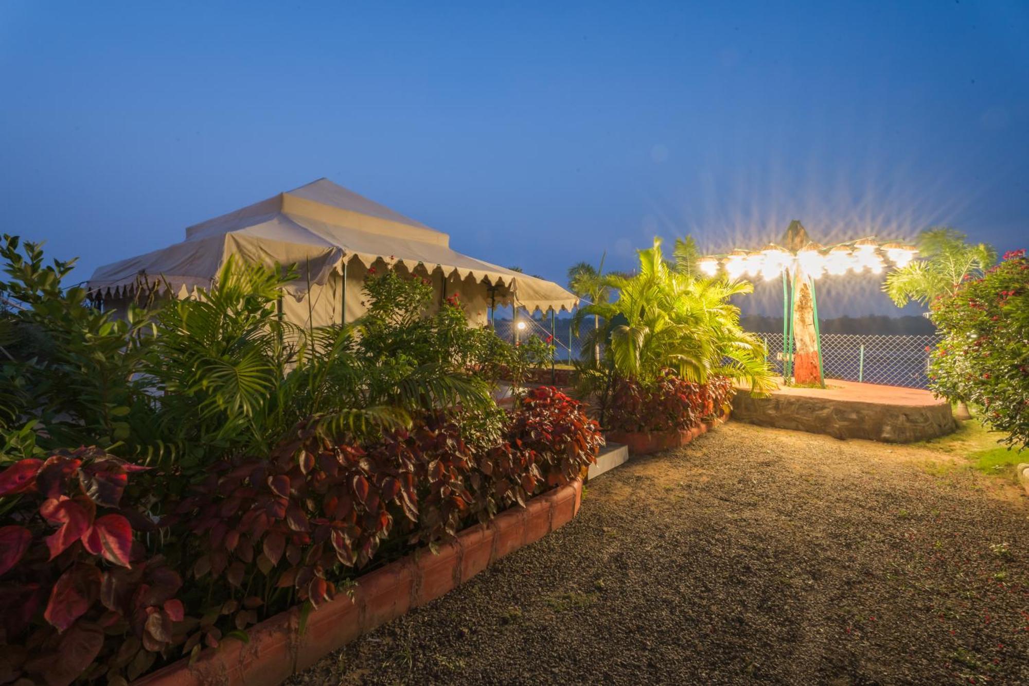 Riverview Tent Resort Kevadia エクステリア 写真