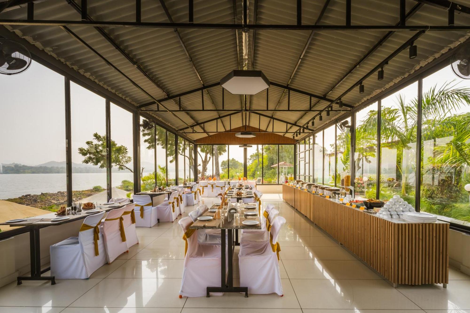 Riverview Tent Resort Kevadia エクステリア 写真