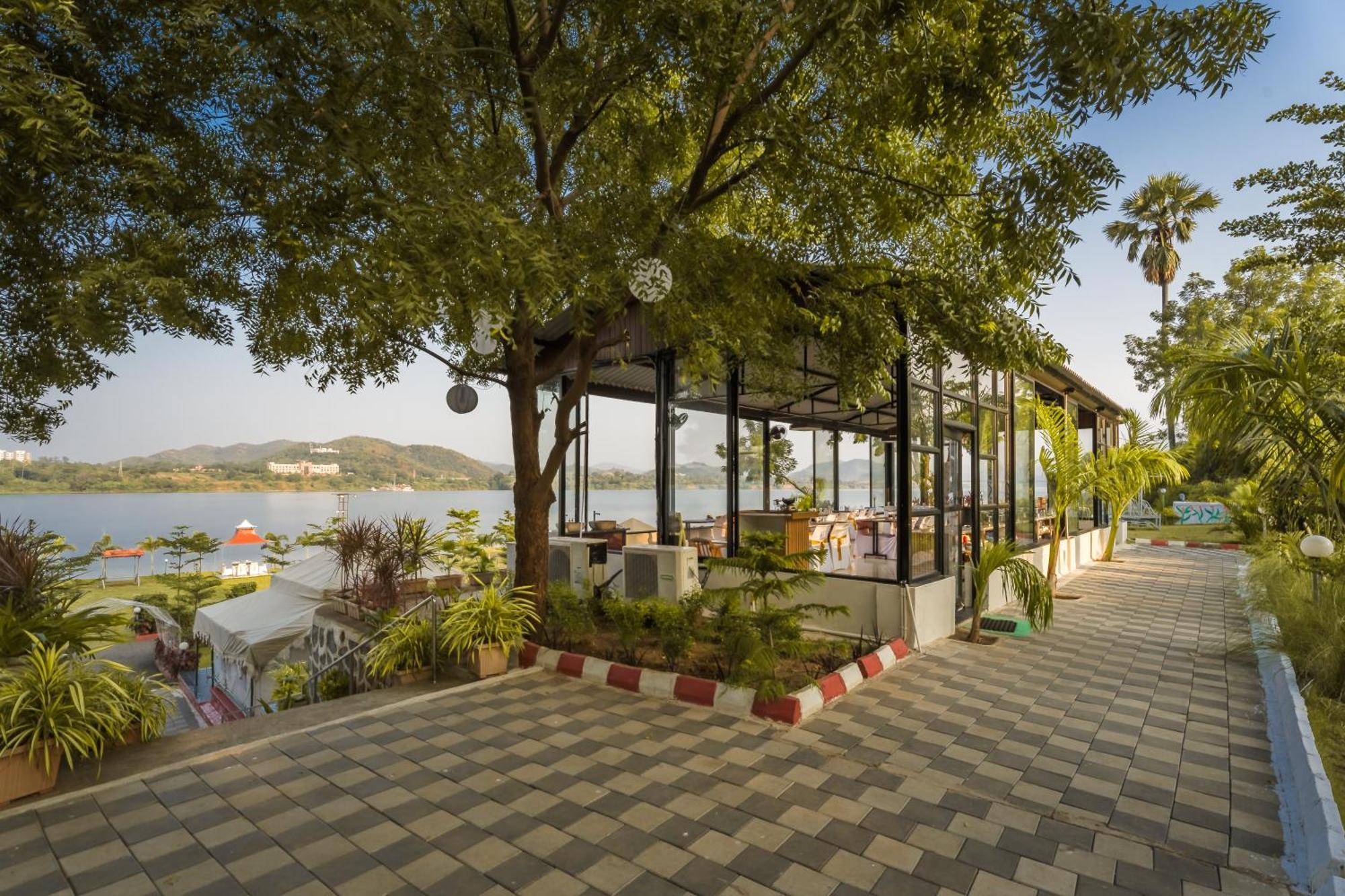 Riverview Tent Resort Kevadia エクステリア 写真