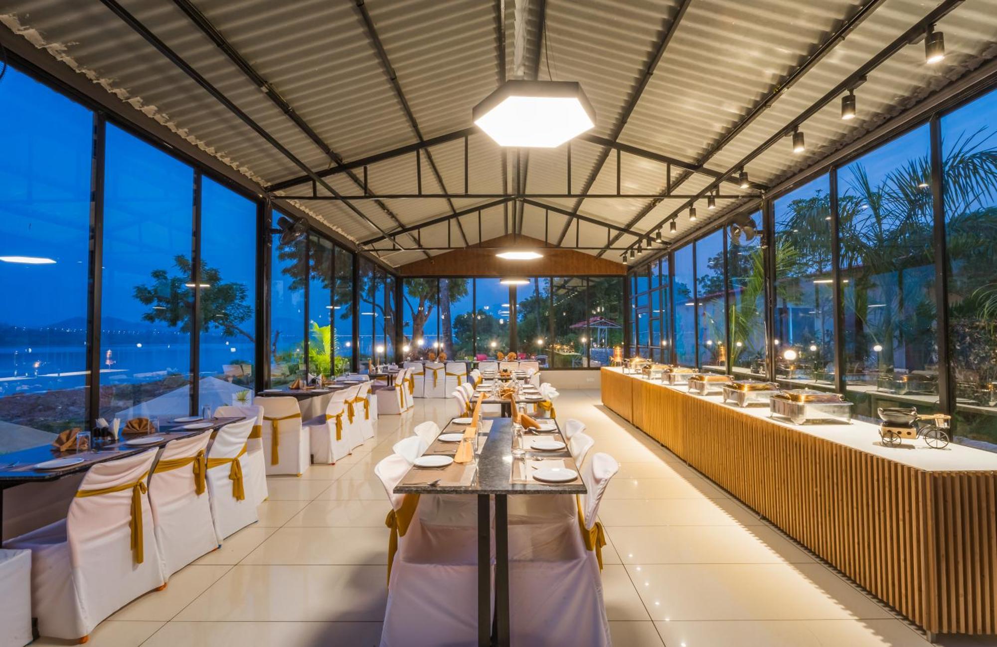 Riverview Tent Resort Kevadia エクステリア 写真