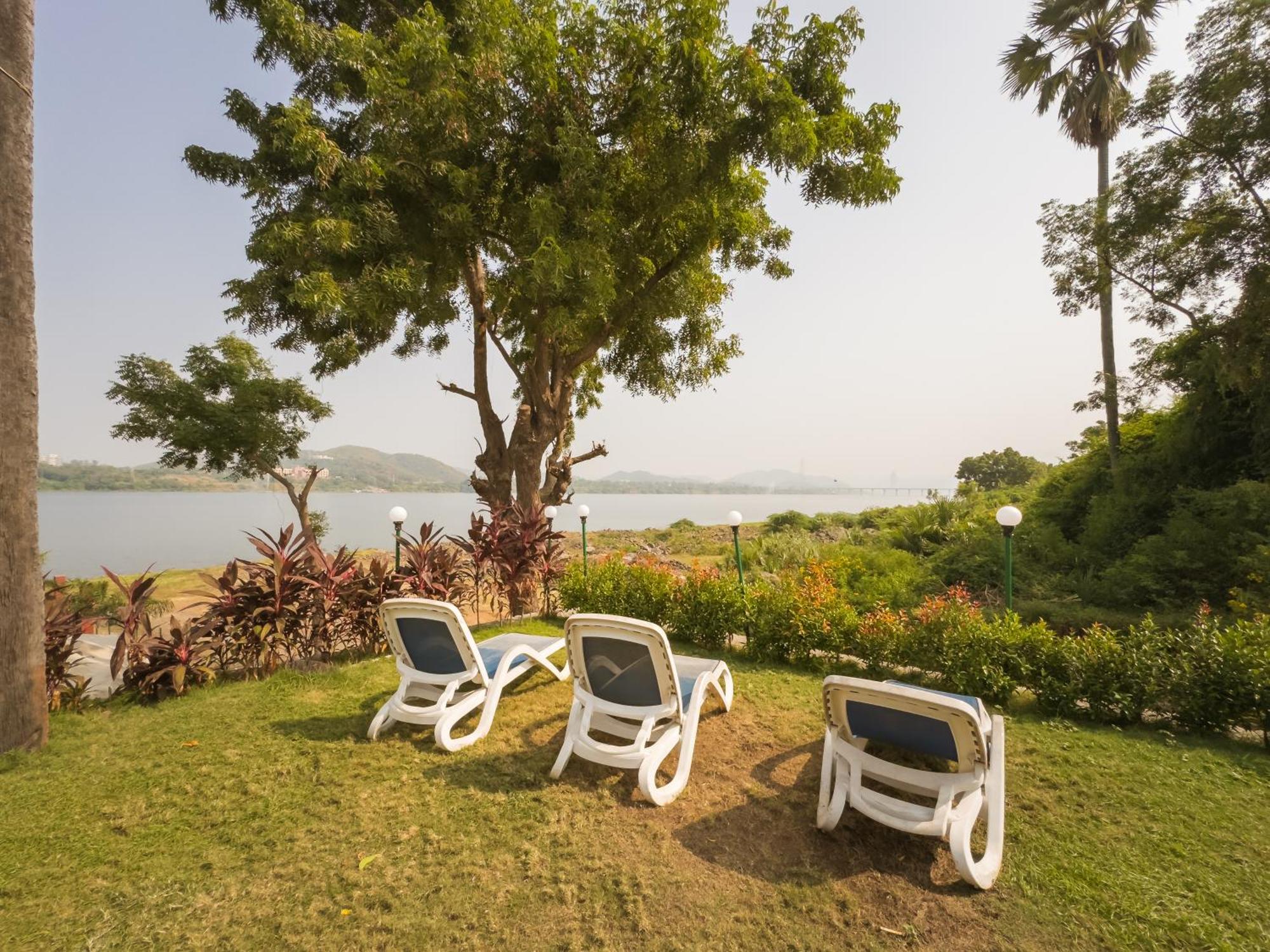 Riverview Tent Resort Kevadia エクステリア 写真