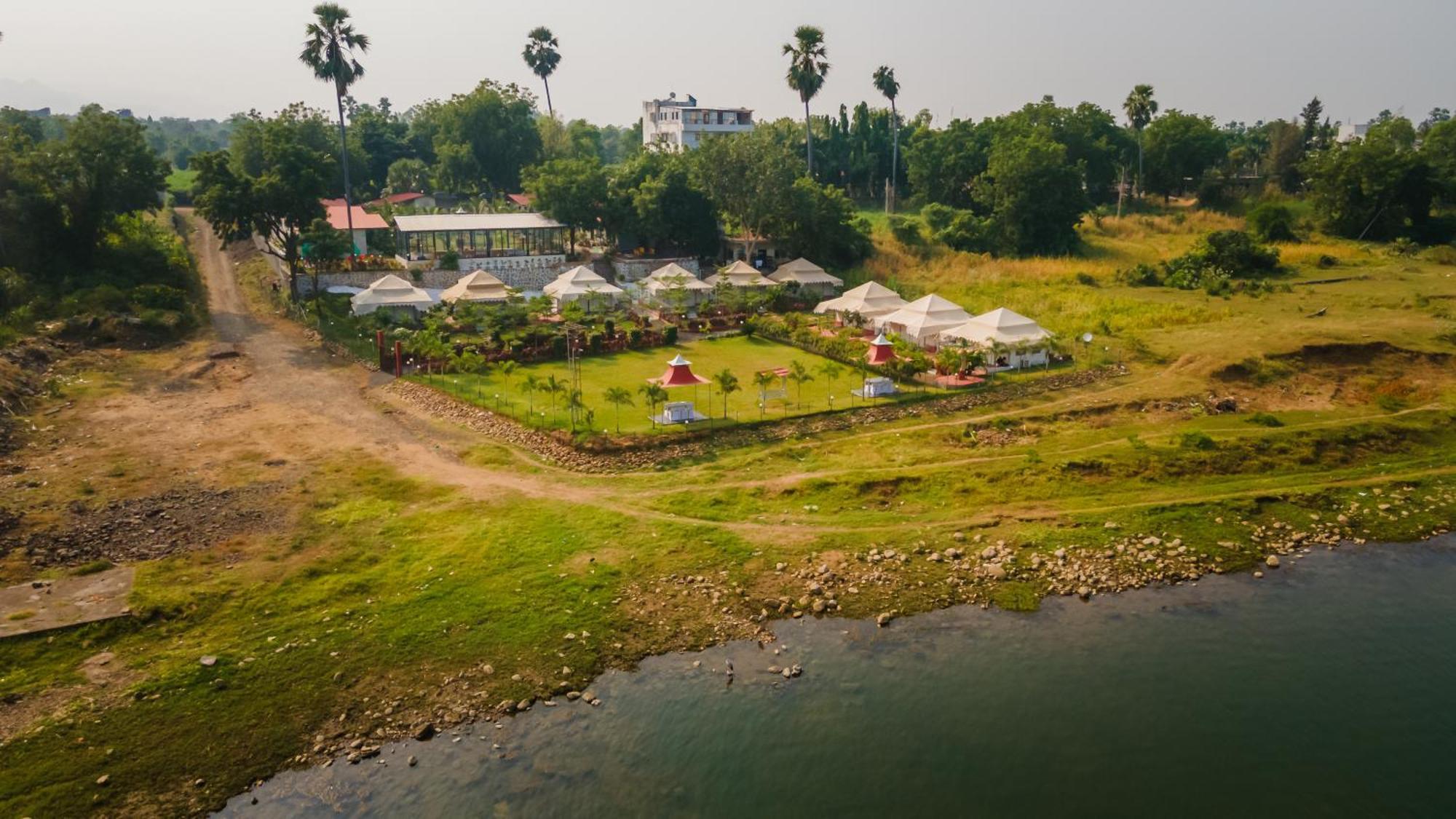 Riverview Tent Resort Kevadia エクステリア 写真