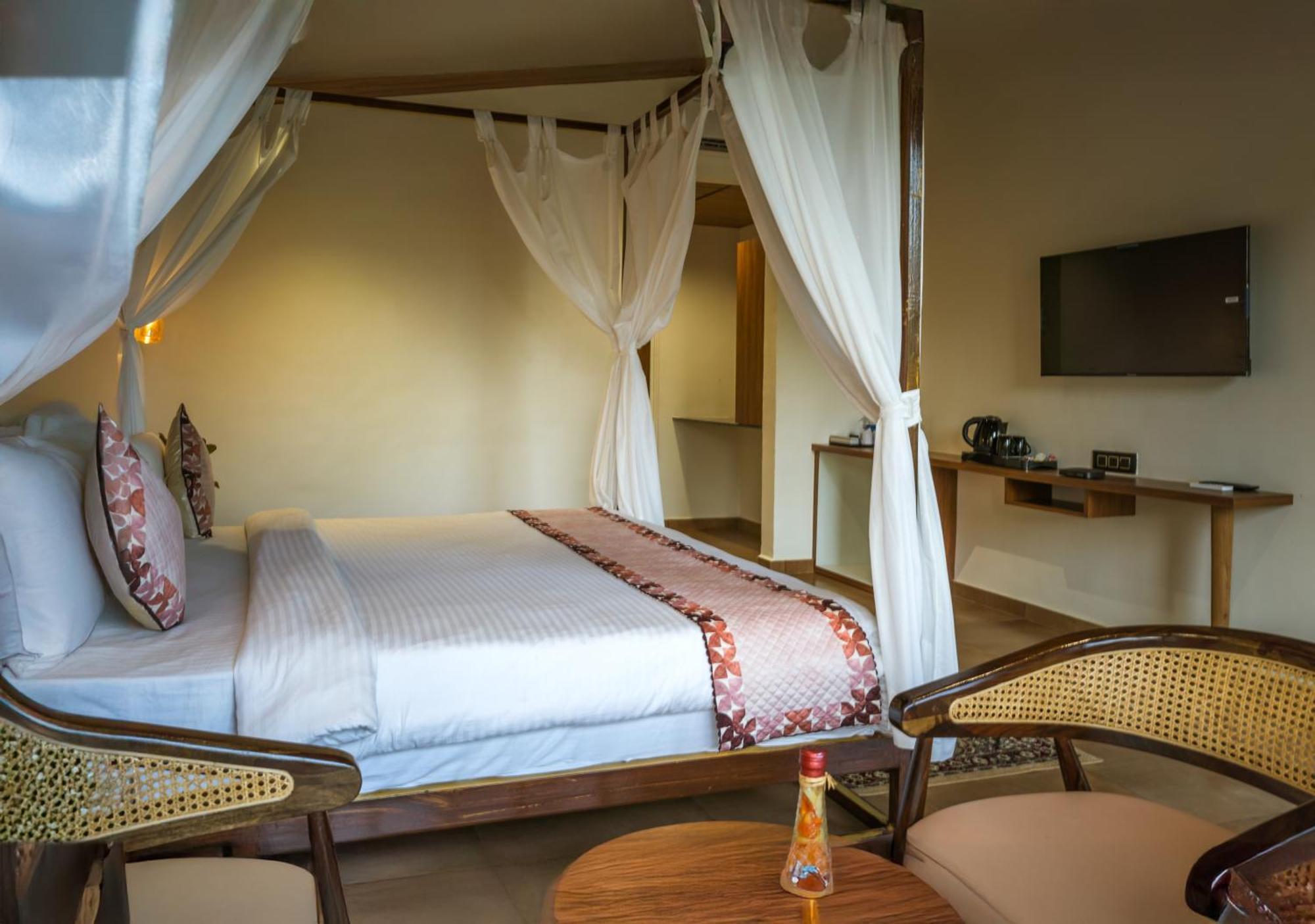 Riverview Tent Resort Kevadia エクステリア 写真