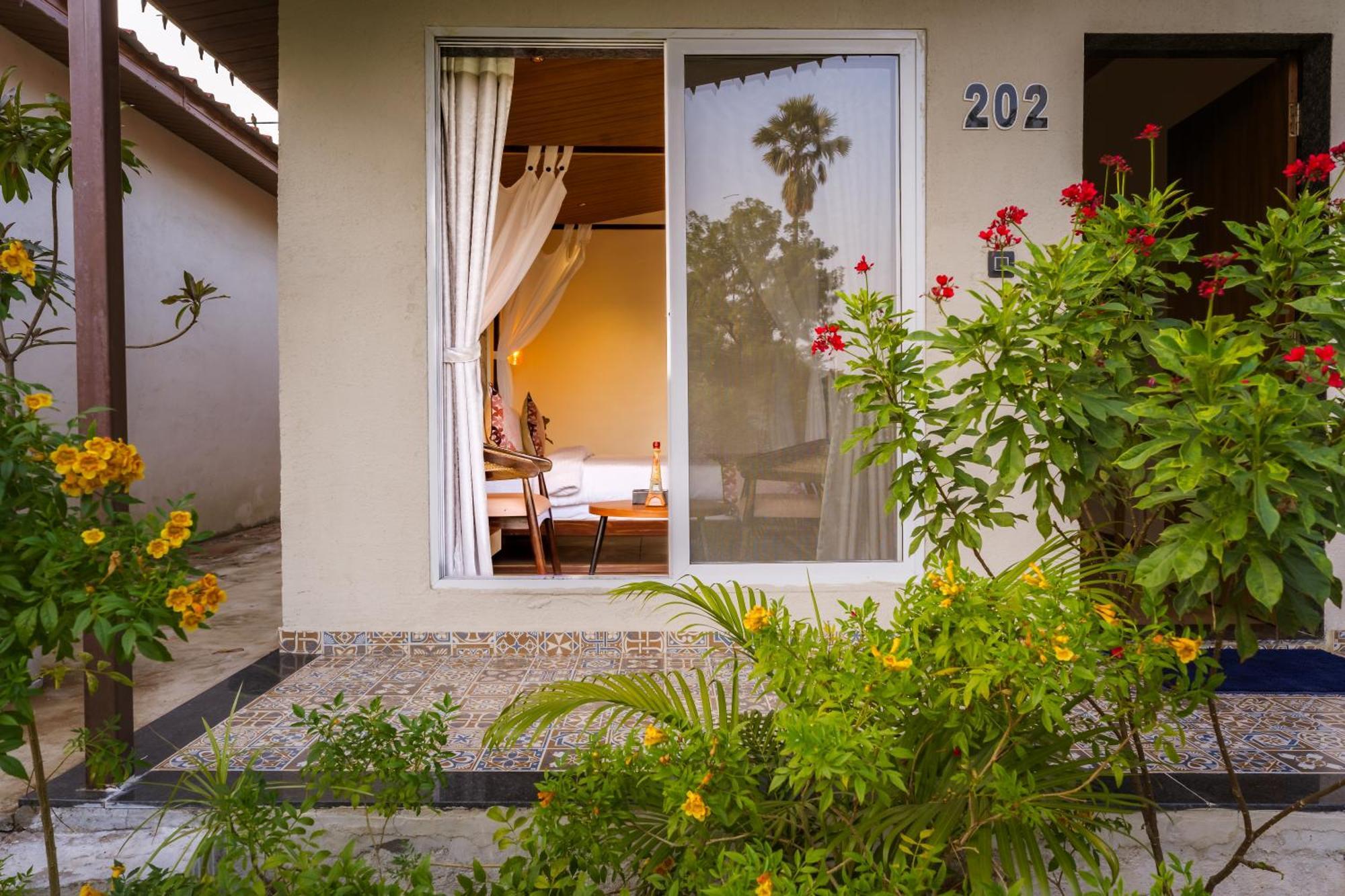 Riverview Tent Resort Kevadia エクステリア 写真