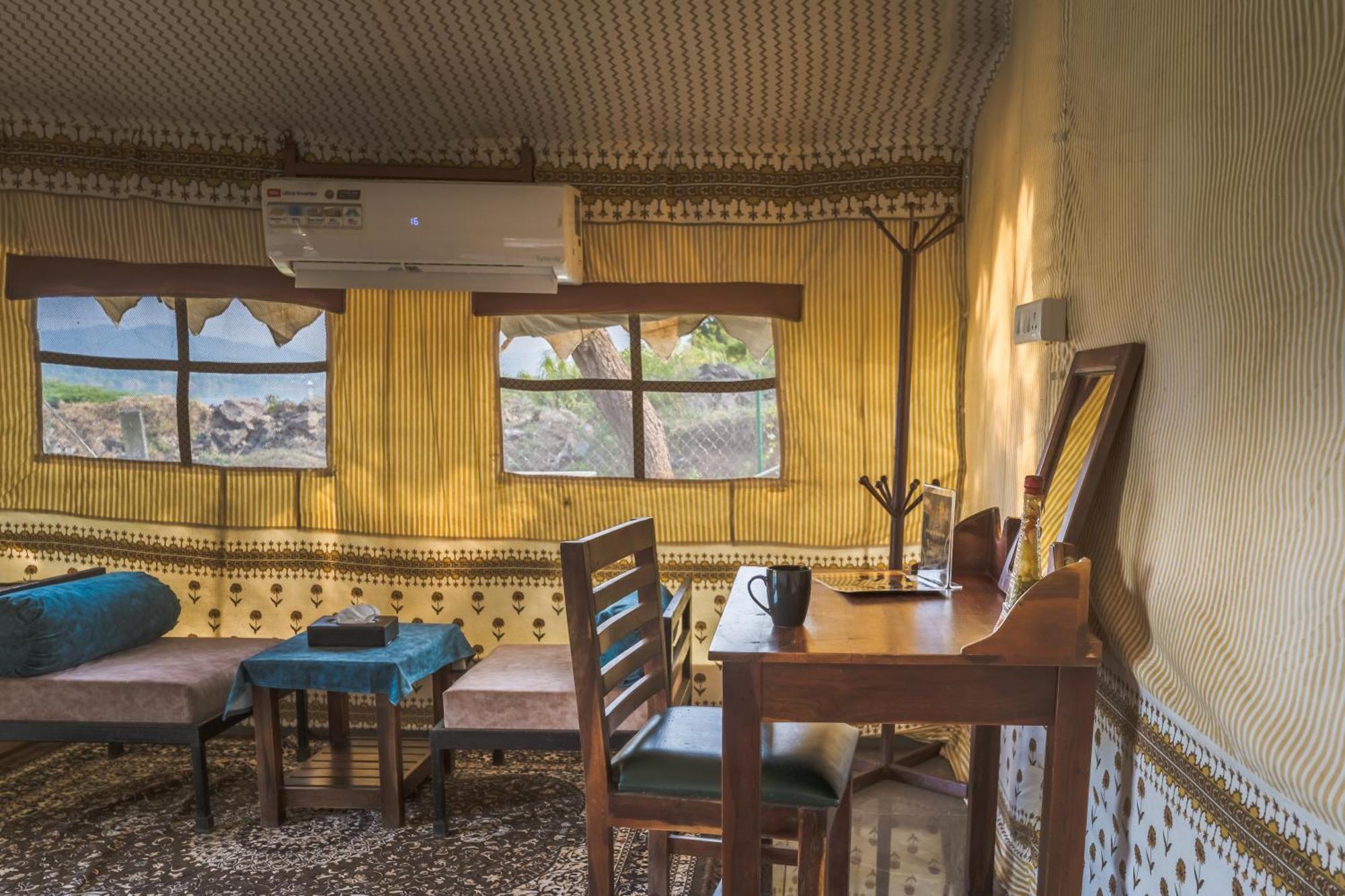 Riverview Tent Resort Kevadia エクステリア 写真